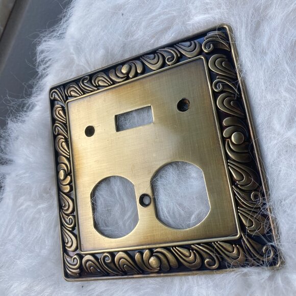 Set of 4 Franklin Brass Paisley Collection Single Switch and Duplex Wall Plate - Picture 7 of 9